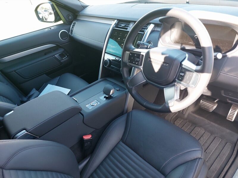 More views of Land Rover Discovery