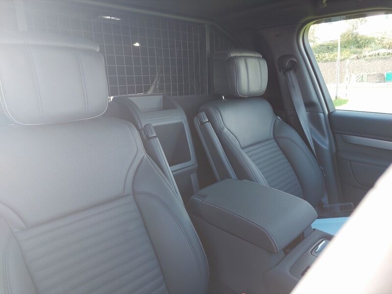 More views of Land Rover Discovery