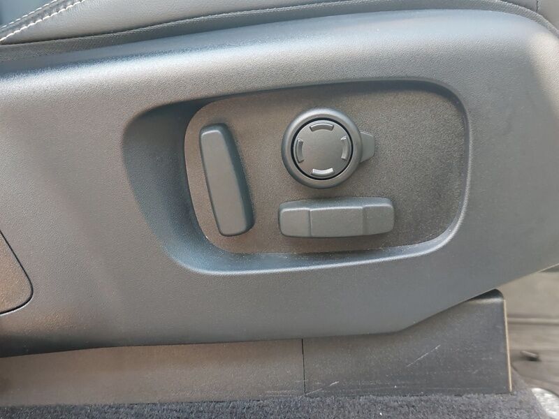 More views of Land Rover Discovery