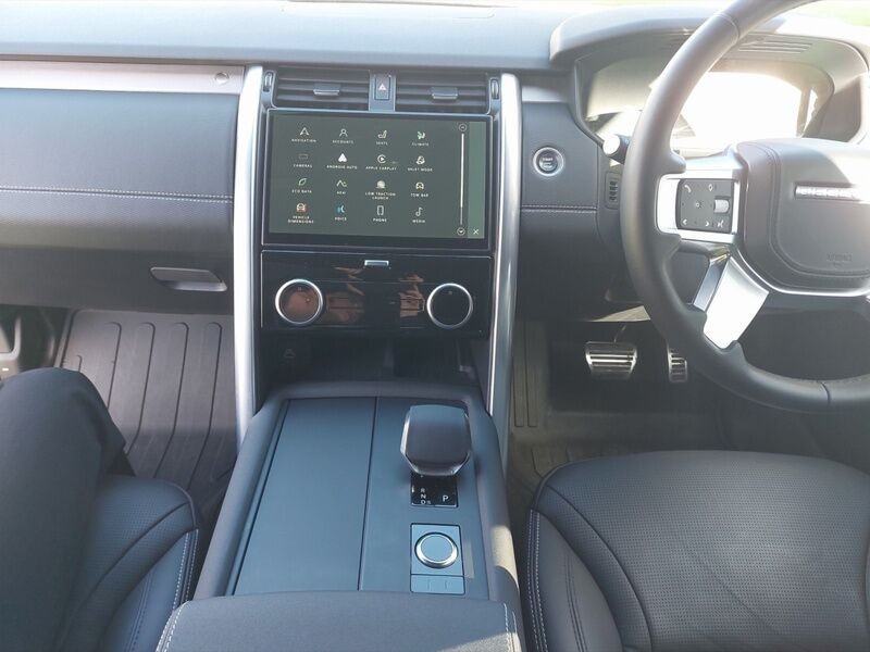 More views of Land Rover Discovery