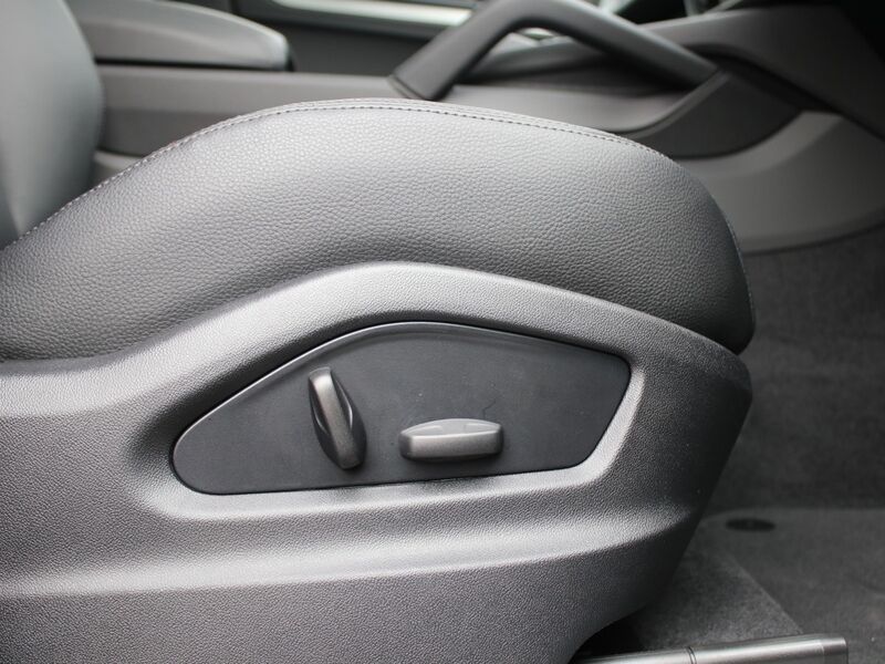 More views of Porsche Cayenne