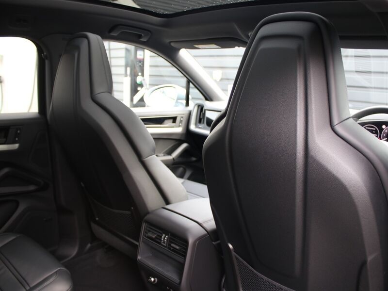 More views of Porsche Cayenne