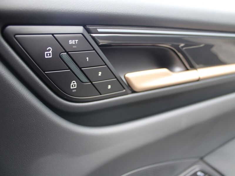 More views of Porsche Macan