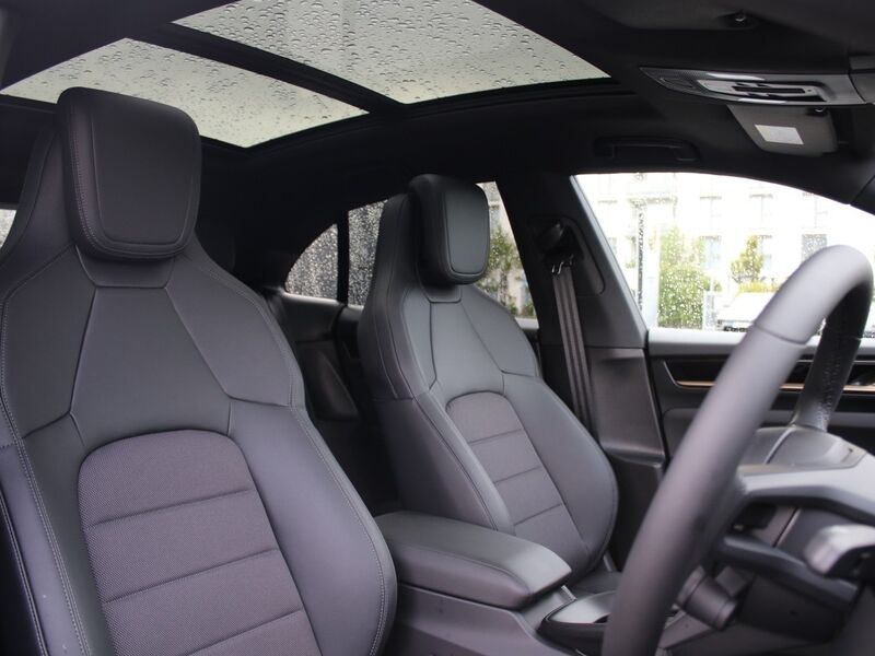 More views of Porsche Macan