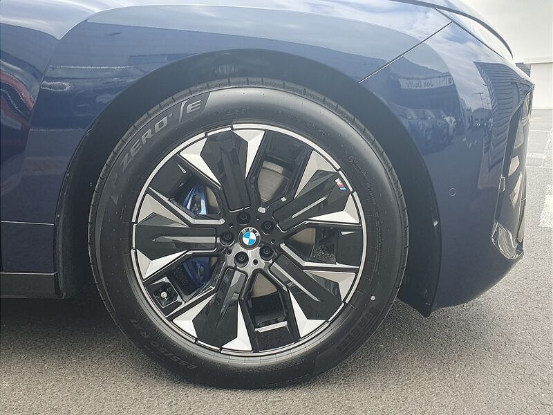 More views of BMW iX