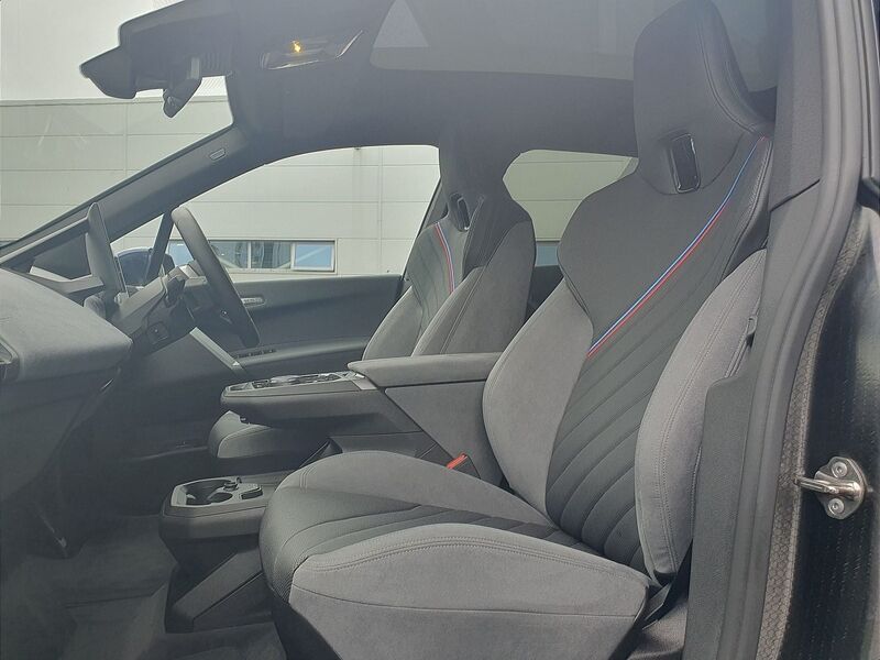 More views of BMW iX