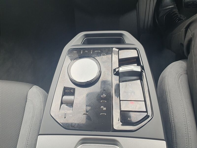 More views of BMW iX