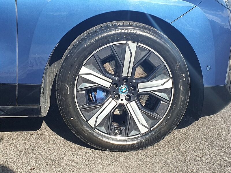 More views of BMW iX