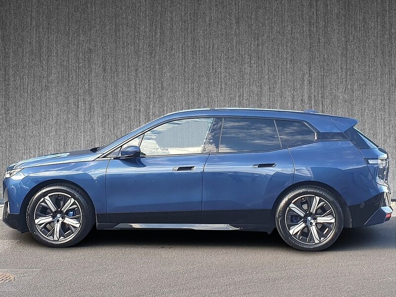 More views of BMW iX