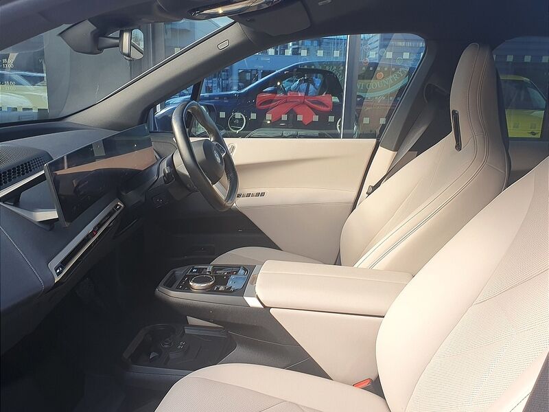 More views of BMW iX