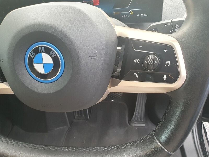 More views of BMW iX