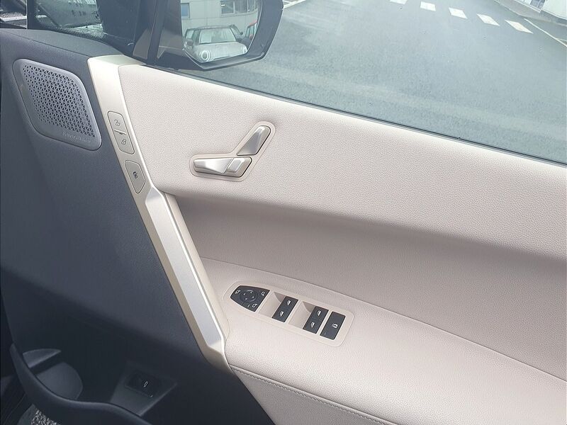 More views of BMW iX