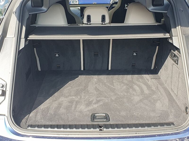 More views of BMW iX