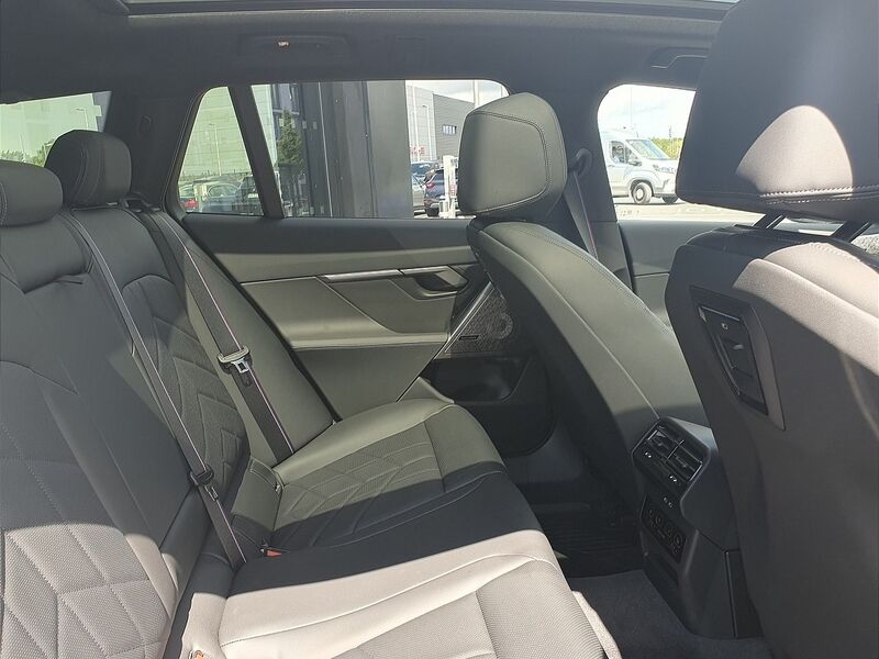 More views of BMW i5