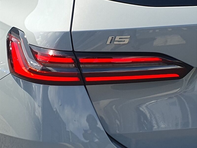 More views of BMW i5