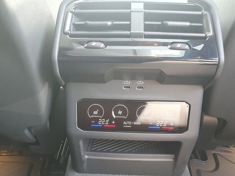 More views of BMW i5