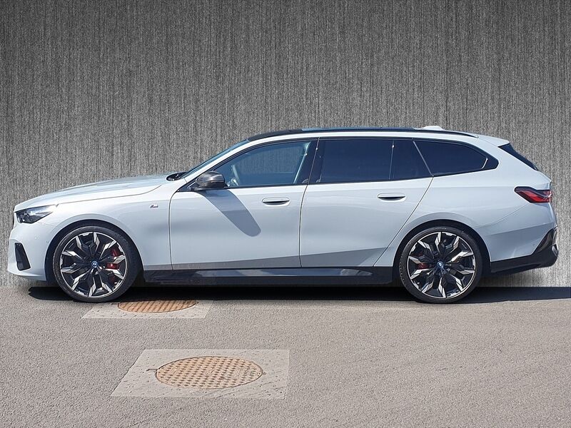 More views of BMW i5