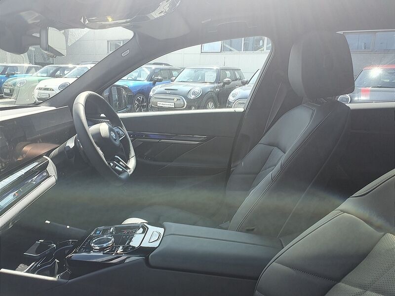 More views of BMW i5