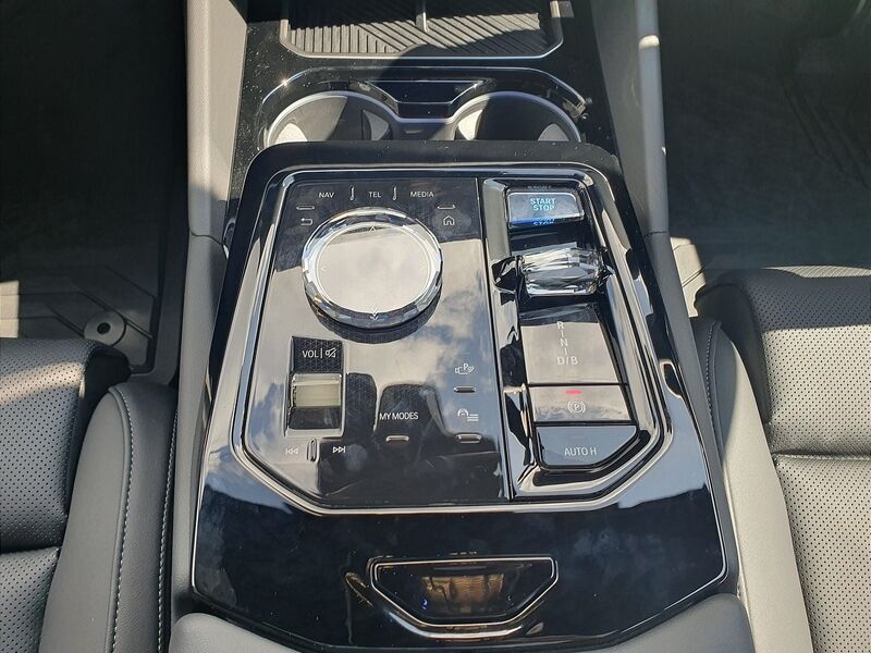 More views of BMW i5