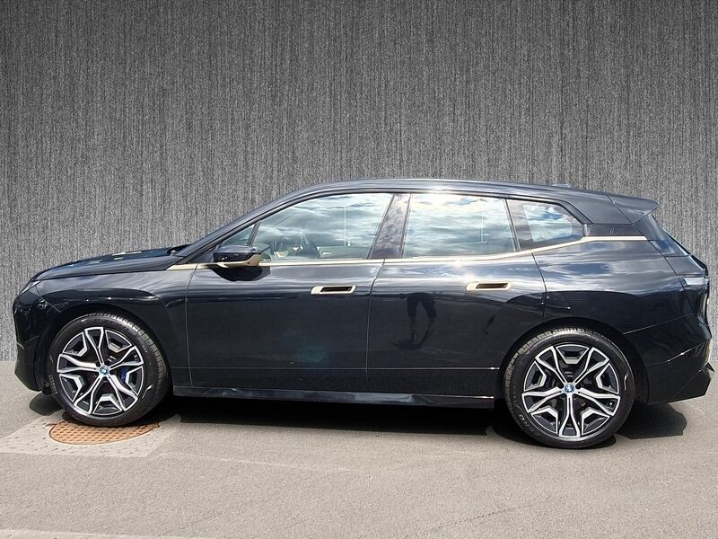 More views of BMW iX