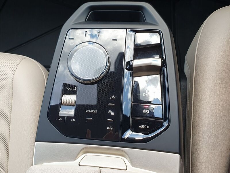 More views of BMW iX