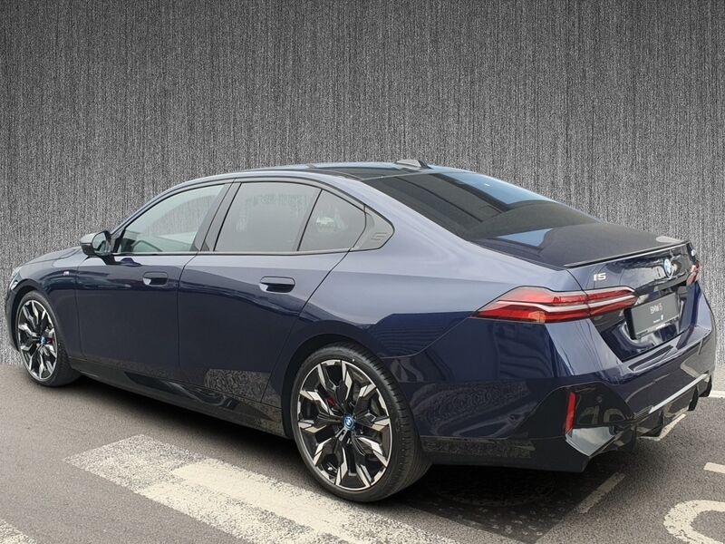 More views of BMW i5