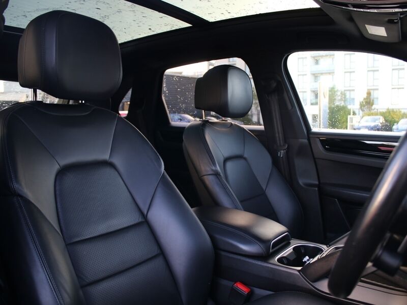 More views of Porsche Cayenne