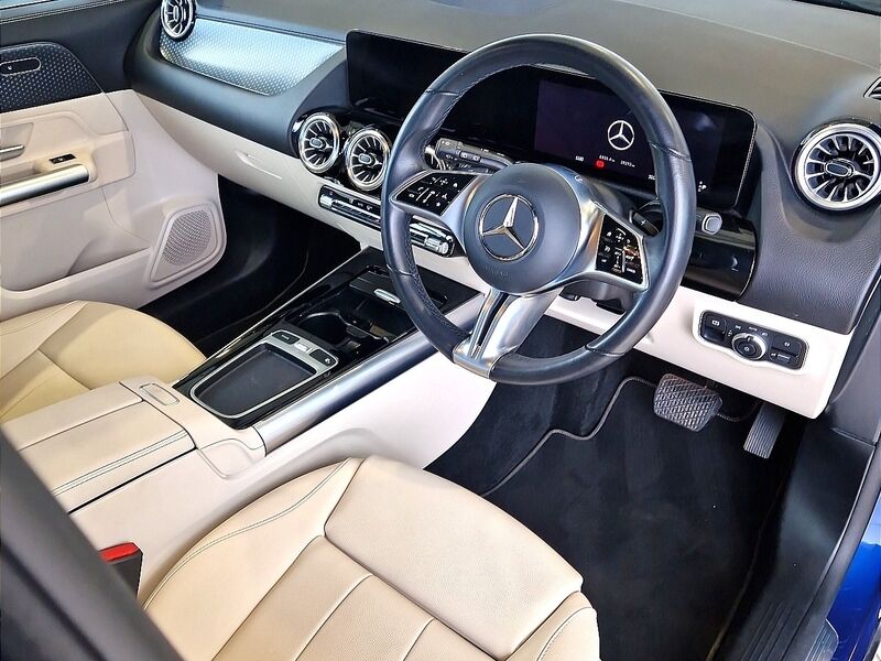 More views of Mercedes-Benz GLA