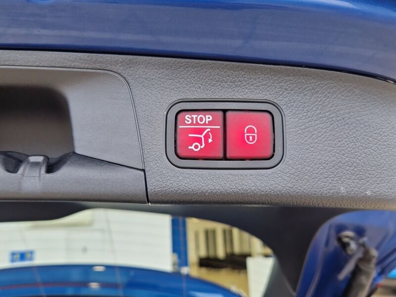 More views of Mercedes-Benz GLA