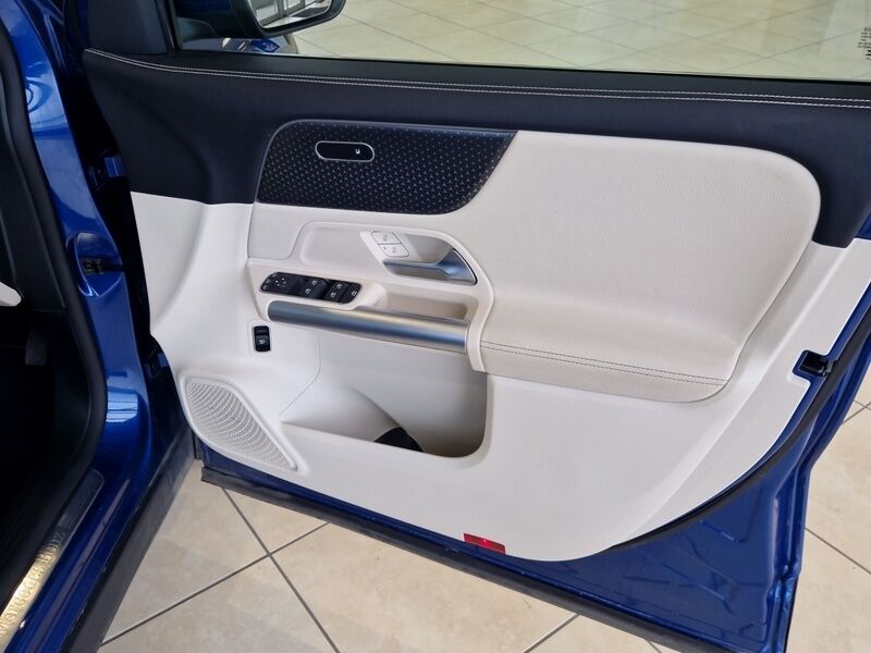 More views of Mercedes-Benz GLA