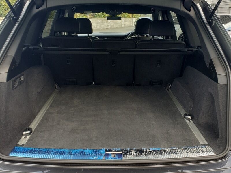 More views of Audi Q7