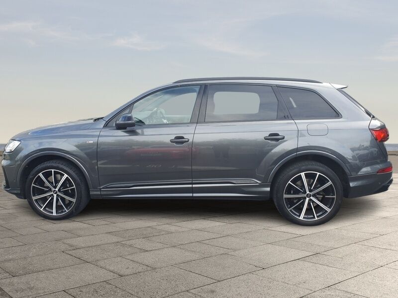 More views of Audi Q7