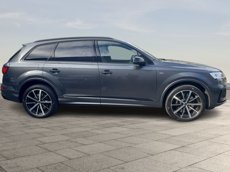 More views of Audi Q7