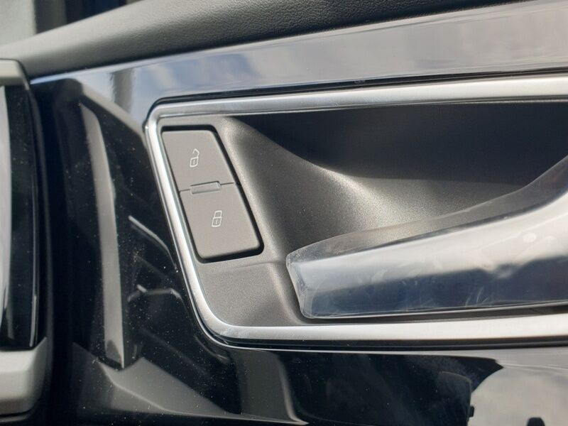 More views of Audi Q4 e-tron