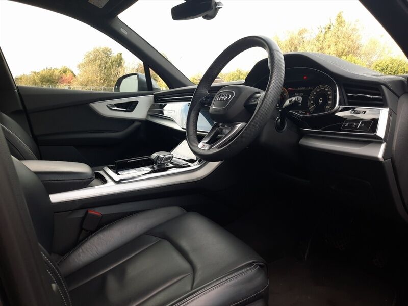 More views of Audi Q7