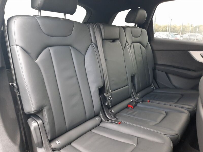 More views of Audi Q7