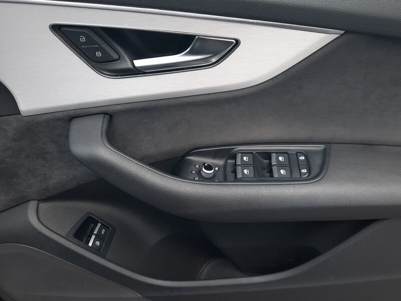 More views of Audi Q7