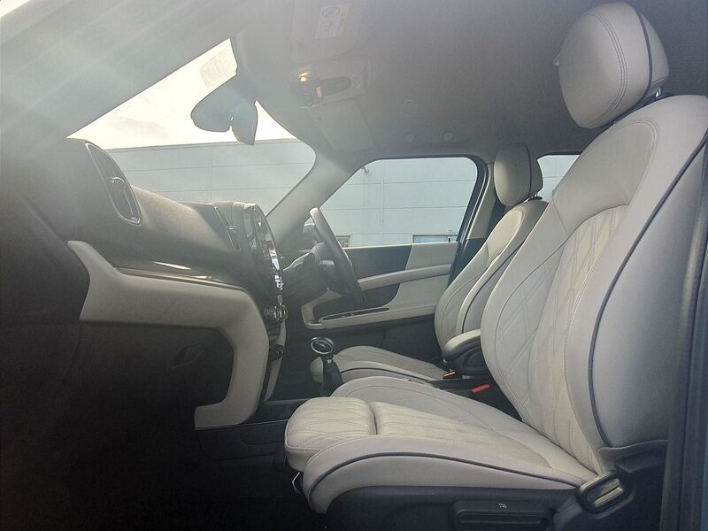 More views of Mini Countryman