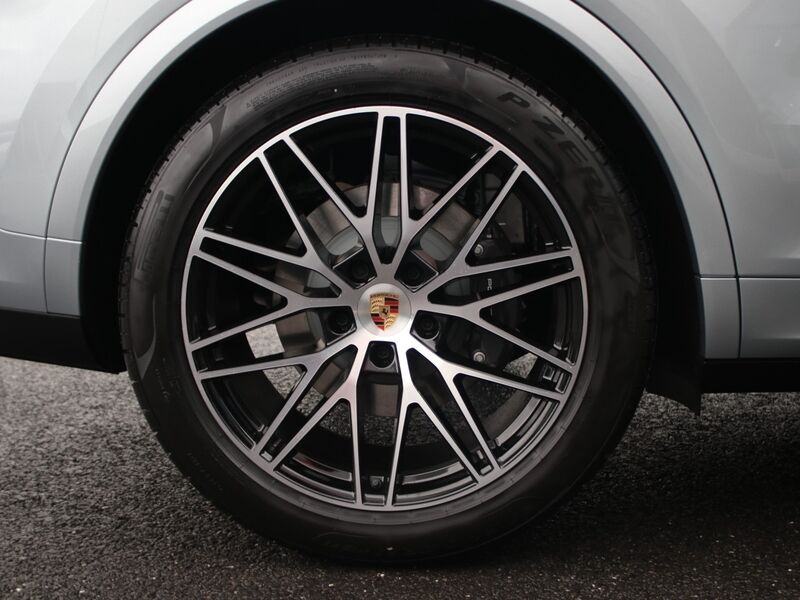 More views of Porsche Cayenne