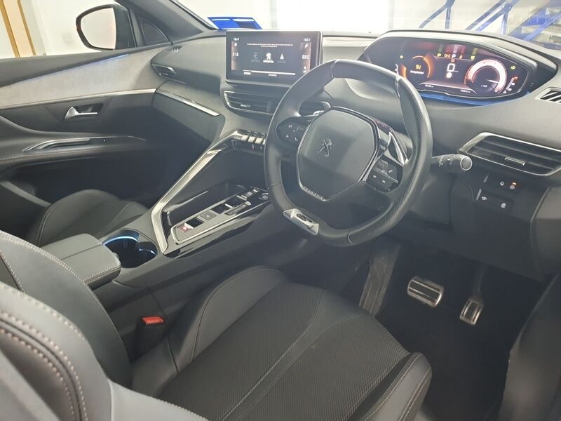 More views of Peugeot 5008