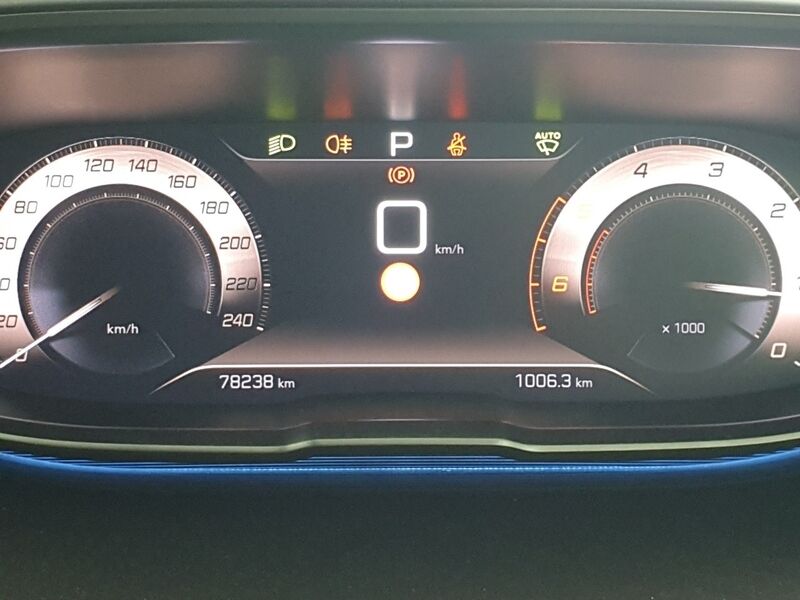 More views of Peugeot 5008