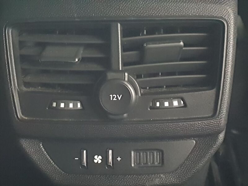 More views of Peugeot 5008