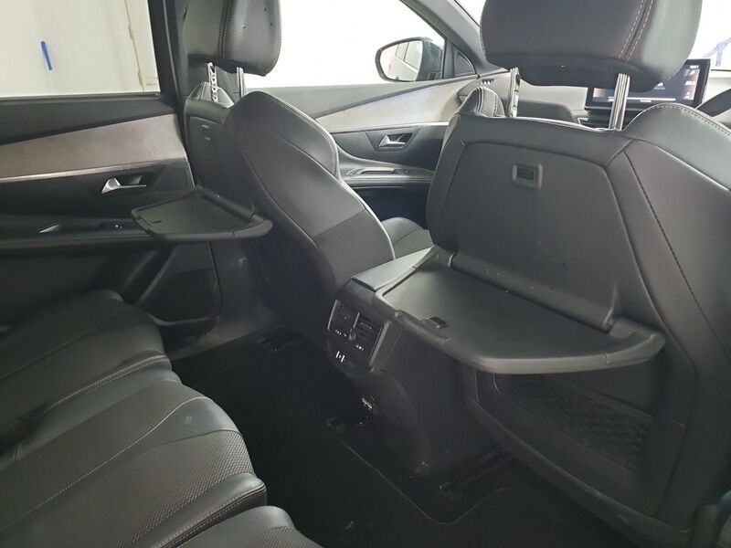 More views of Peugeot 5008