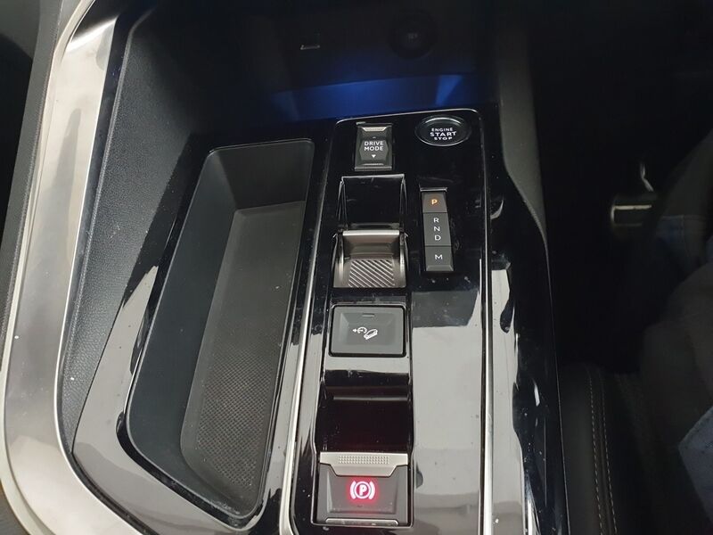 More views of Peugeot 5008