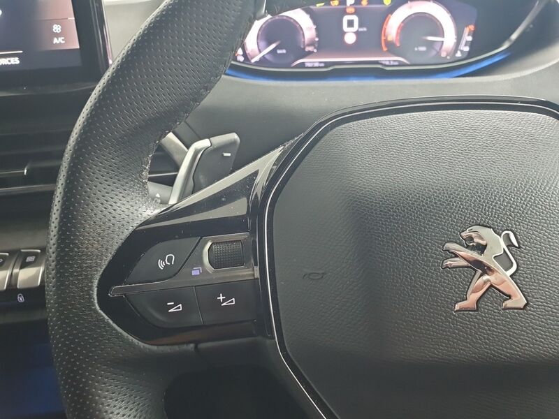 More views of Peugeot 5008