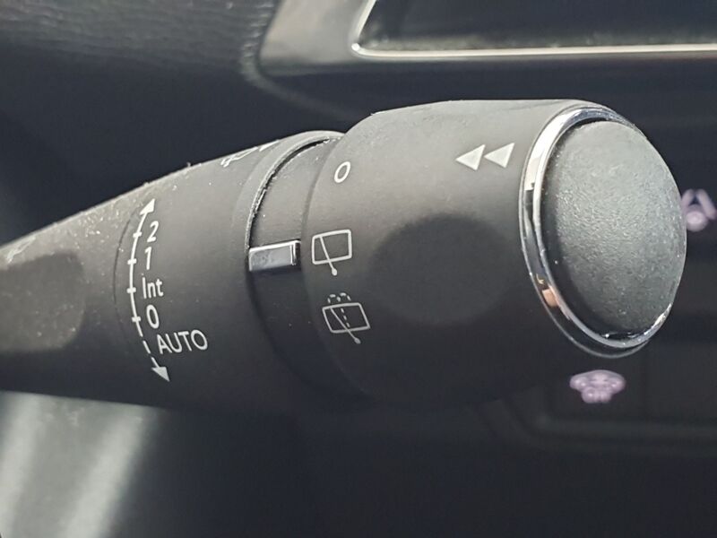 More views of Peugeot 5008