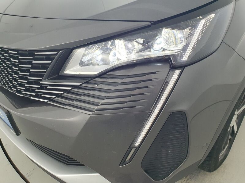 More views of Peugeot 5008