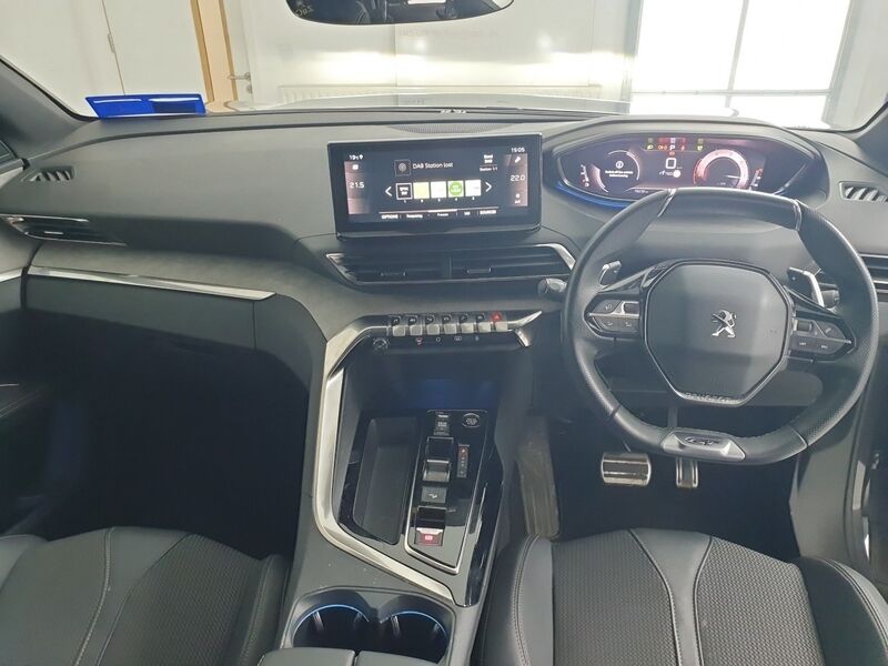 More views of Peugeot 5008