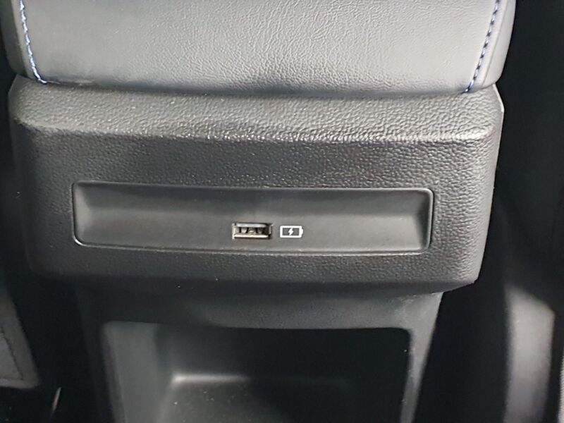 More views of MG MG4