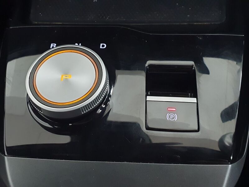 More views of MG MG4